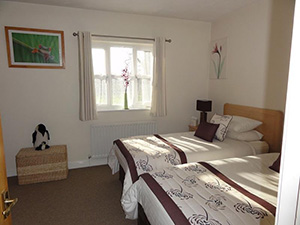 Jasmine Cottage - Front bedroom of cottage with 2 single divan beds