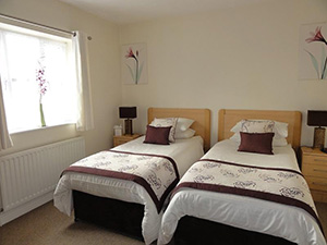 Jasmine Cottage - Large sunny bedroom with modern fitted units
